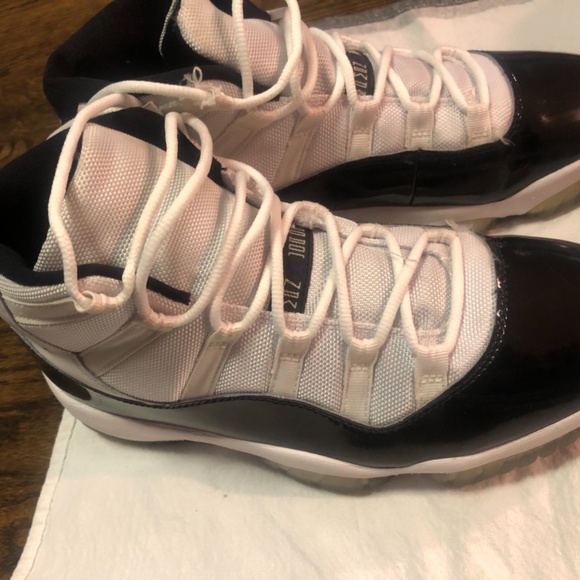 Jordan 11s Retro - Size 9. main image 7